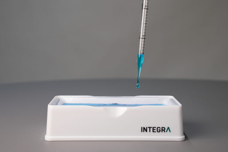 precise  drop-by-drop dispensing until the very last drop with the PIPETBOY GENIUS