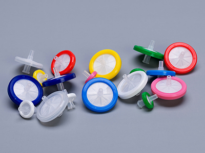 聚丙烯外壳带有颜色环，以区别不同材质过滤器