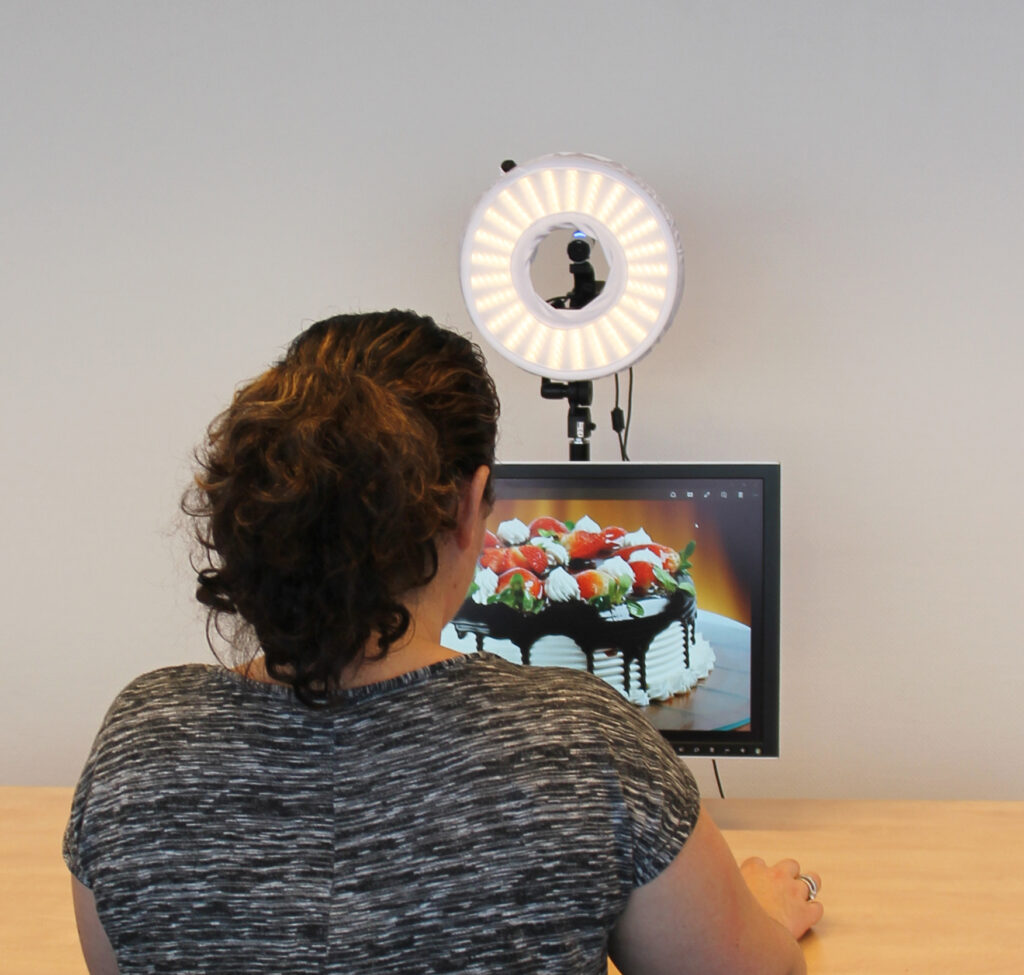 标准化面部表情分析：FaceReader的科学与实践