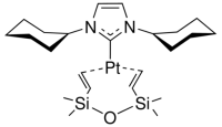 [1,3-双环己基-咪唑-2-基][1,3-二乙烯基-1,1,3,3,-四甲基二硅氧烷]铂(0)，400758-55-6，99.95% metals basis，阿拉丁