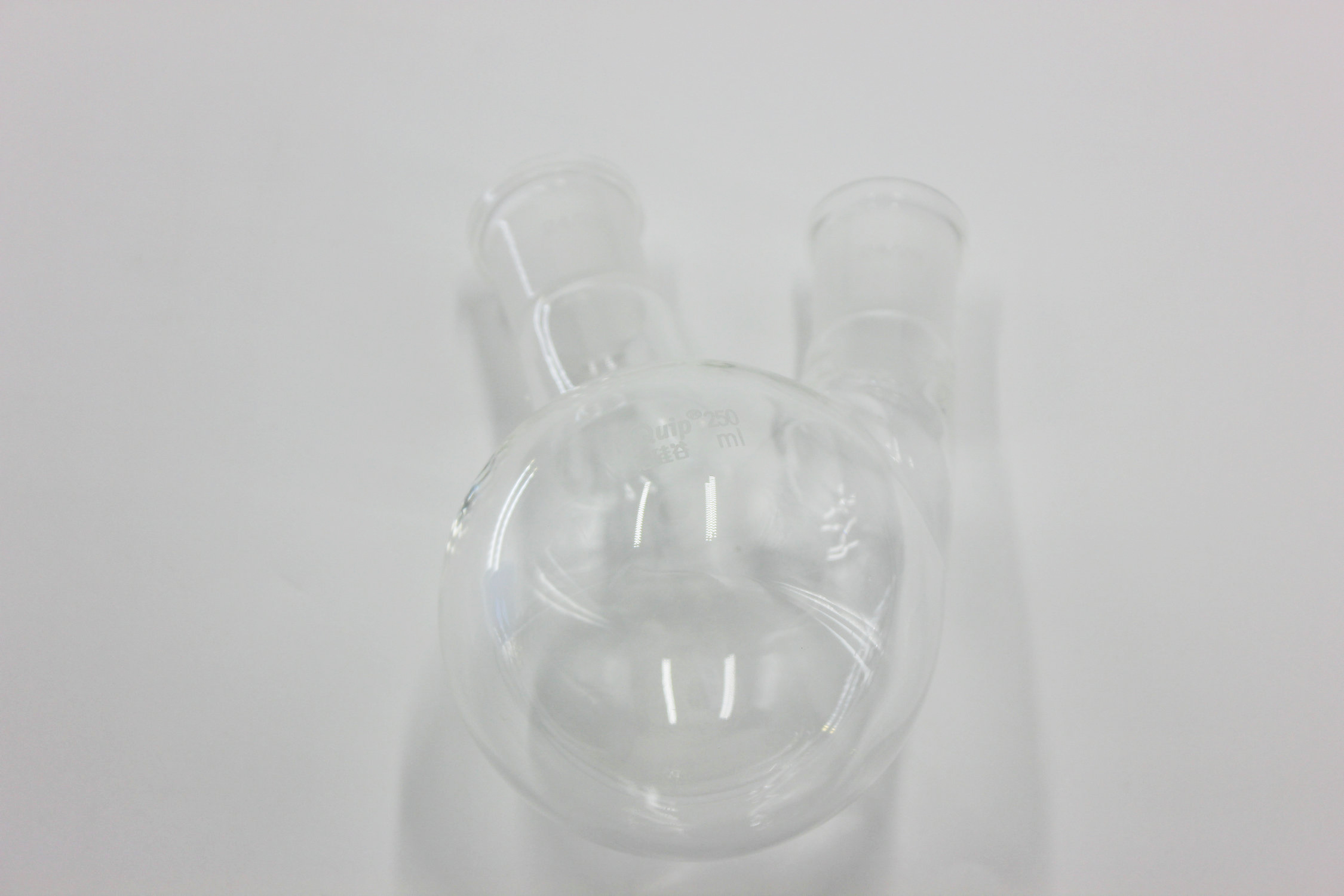 斜二口烧瓶,i-Quip™, 材质:高硼硅玻璃;颜色:透明;中心磨口:24/29;侧磨口:24/29产品图