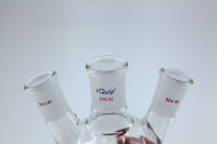 斜三口球瓶,i-Quip™, 材质:高硼硅玻璃