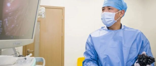 【医生风采】消化内科主任姚永刚：一「管」到底  「镜」到病除