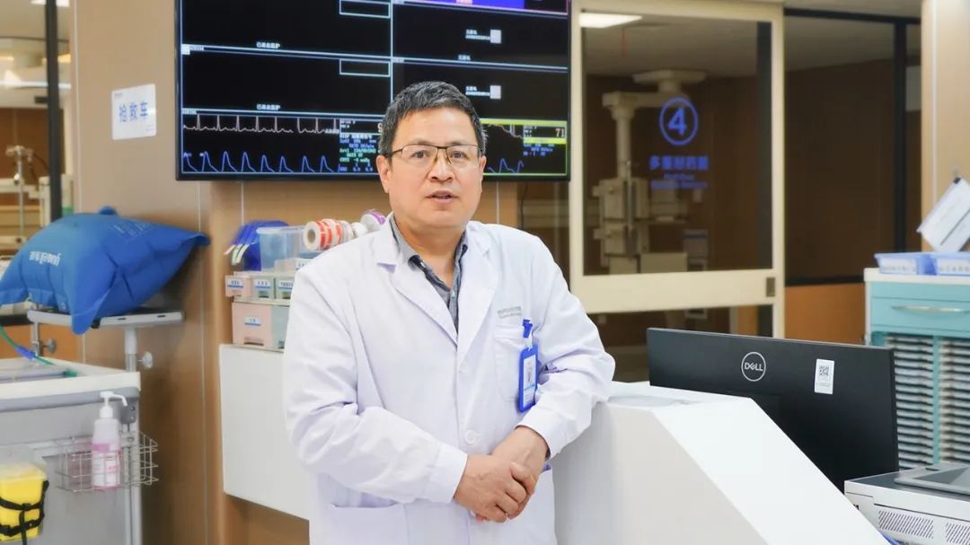 【医生风采】急诊与重症医学科主任胡光荣:守护生命 创造奇迹