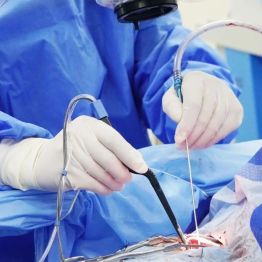 【医生风采】楚燕飞博士：轻捏柳叶刀 驰骋神经外