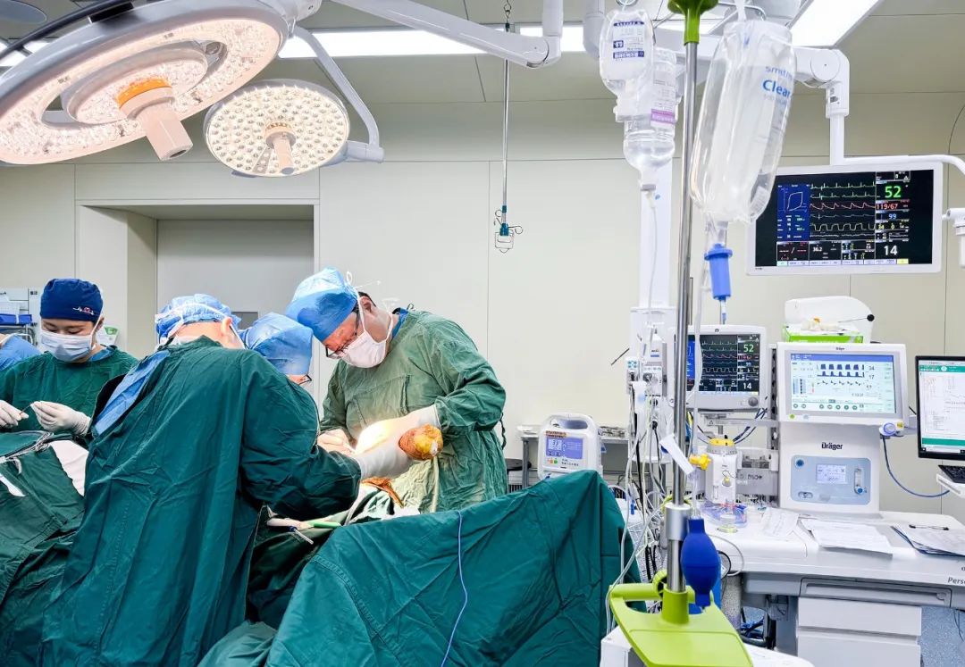 首例肘关节置换术「复活」僵硬肘