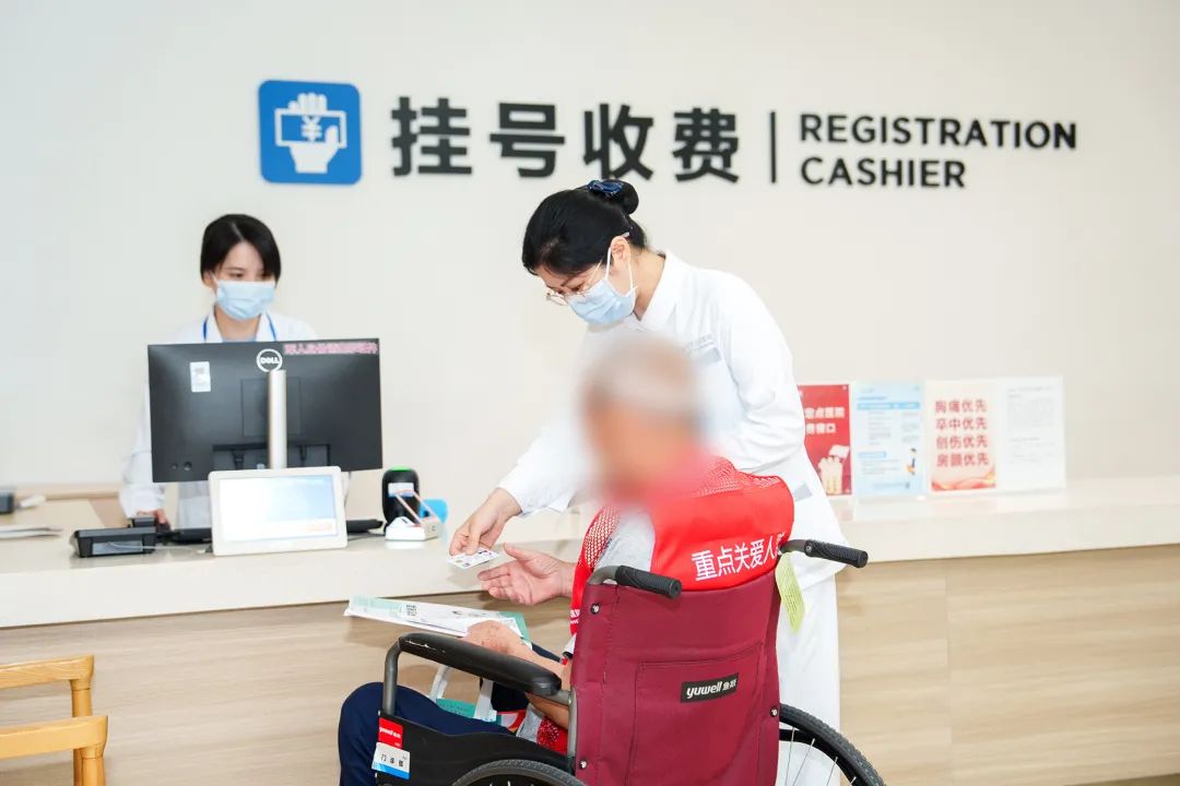 有困难?找红马甲!免费陪诊更安心