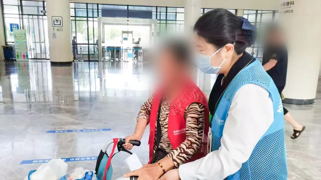 有困难?找红马甲!免费陪诊更安心