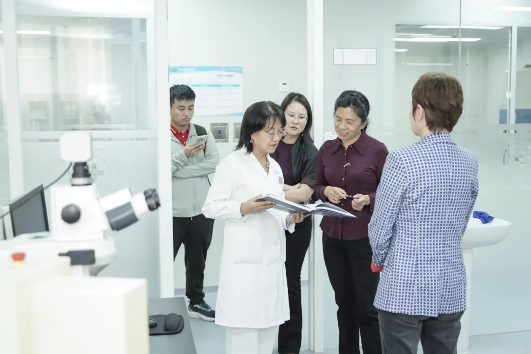 国家血液内科专业医疗质量控制中心（筹）中心主任黄晓军教授率专家团队莅临陆道培医院调研指导并参观新院区