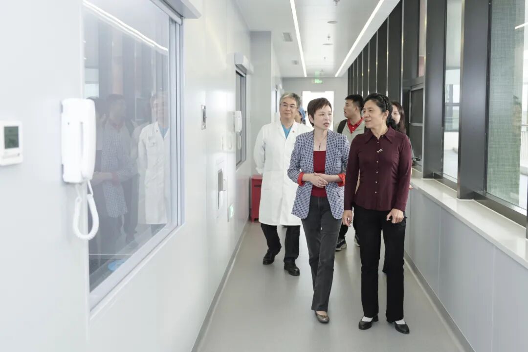 国家血液内科专业医疗质量控制中心（筹）中心主任黄晓军教授率专家团队莅临陆道培医院调研指导并参观新院区