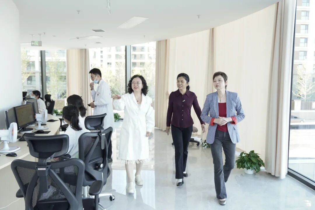 国家血液内科专业医疗质量控制中心（筹）中心主任黄晓军教授率专家团队莅临陆道培医院调研指导并参观新院区