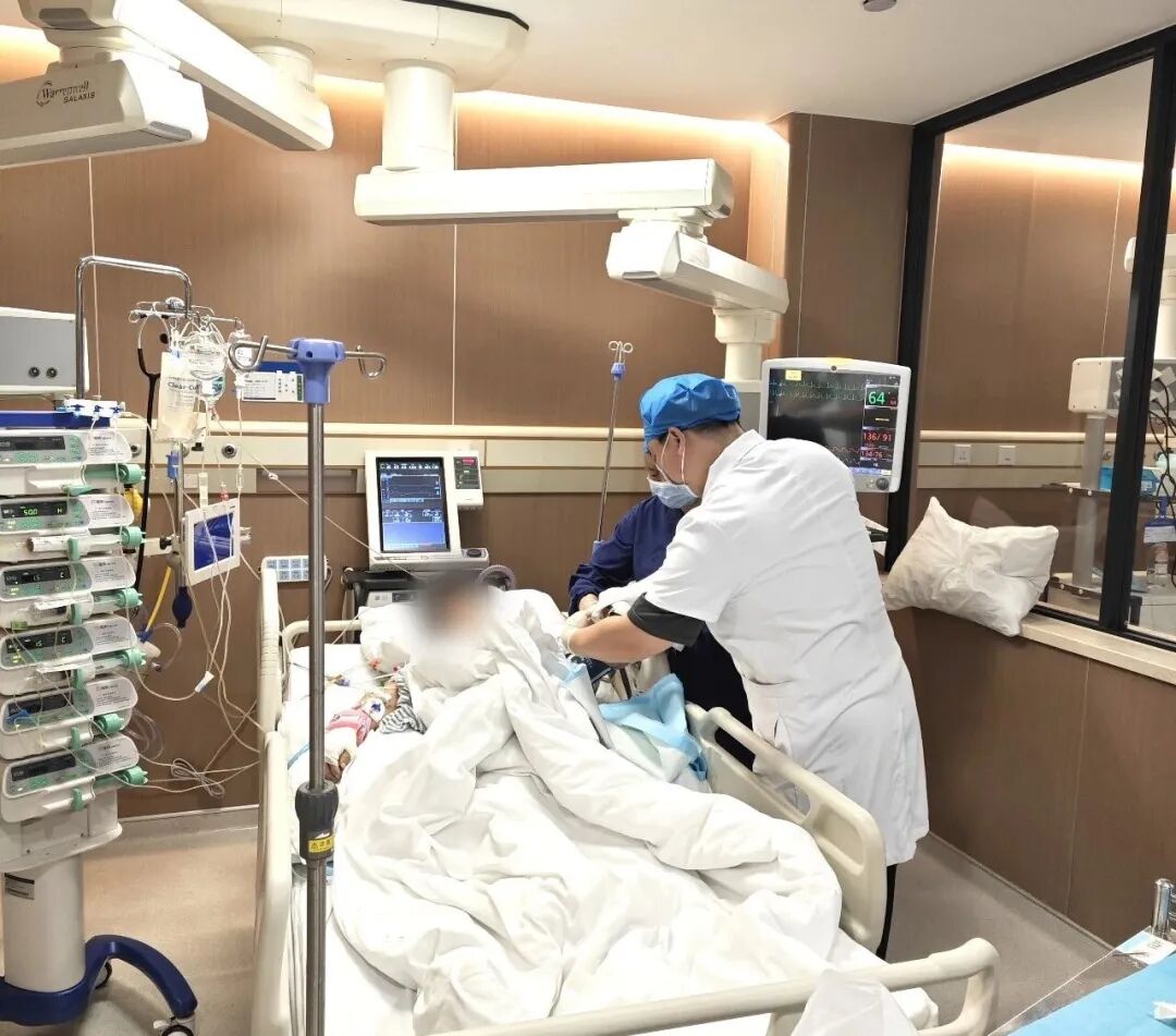 重度气道烧伤!多科协作闯难关