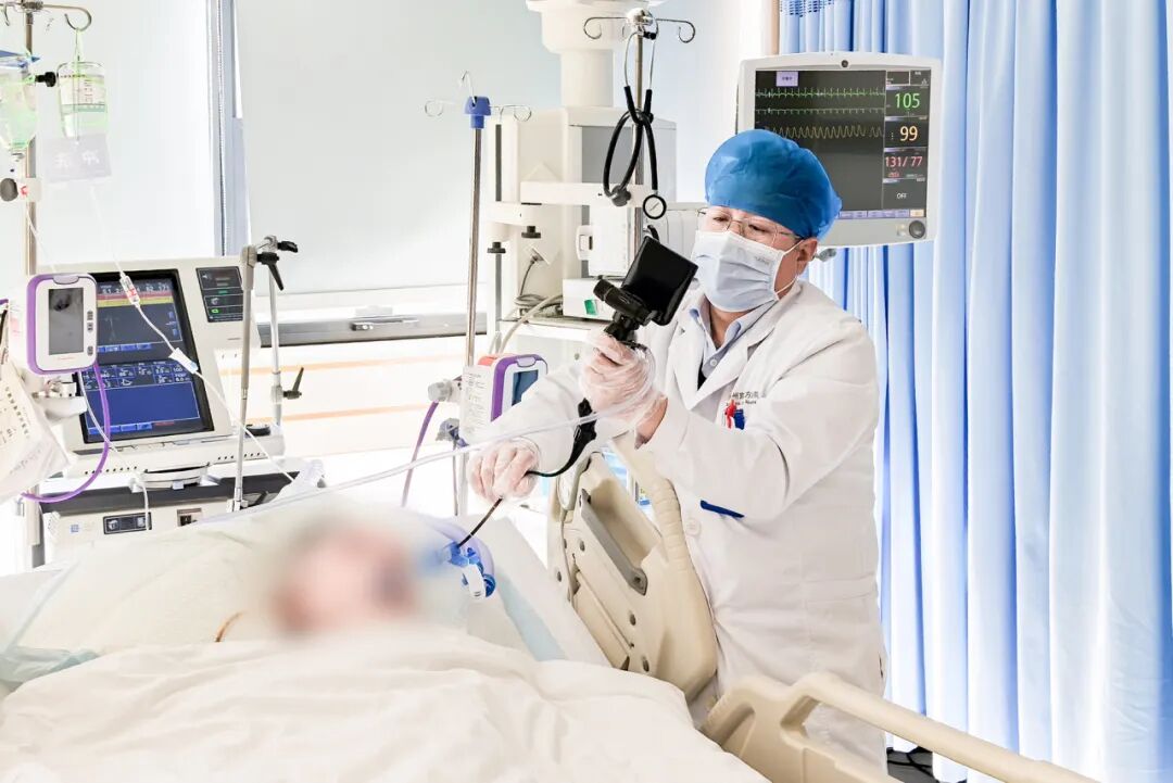 呼吸告急!警医接力施救