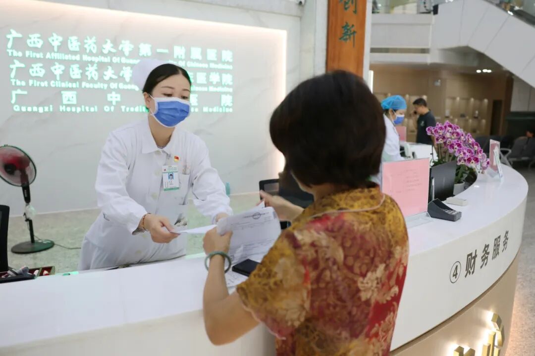 【优服便民】少跑腿、快办事、暖就医——我院门诊一站式服务中心全新升级提质增效