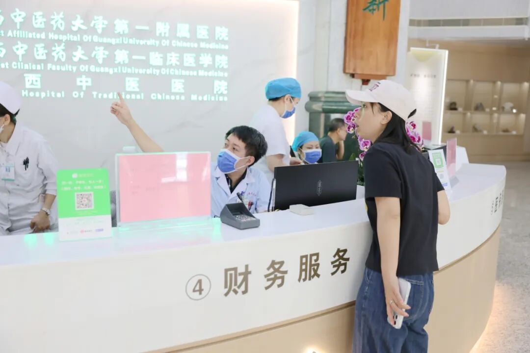 【优服便民】少跑腿、快办事、暖就医——我院门诊一站式服务中心全新升级提质增效