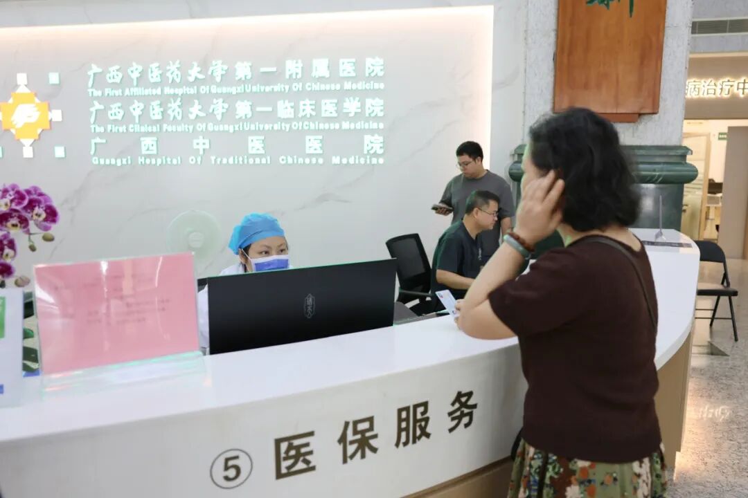 【优服便民】少跑腿、快办事、暖就医——我院门诊一站式服务中心全新升级提质增效