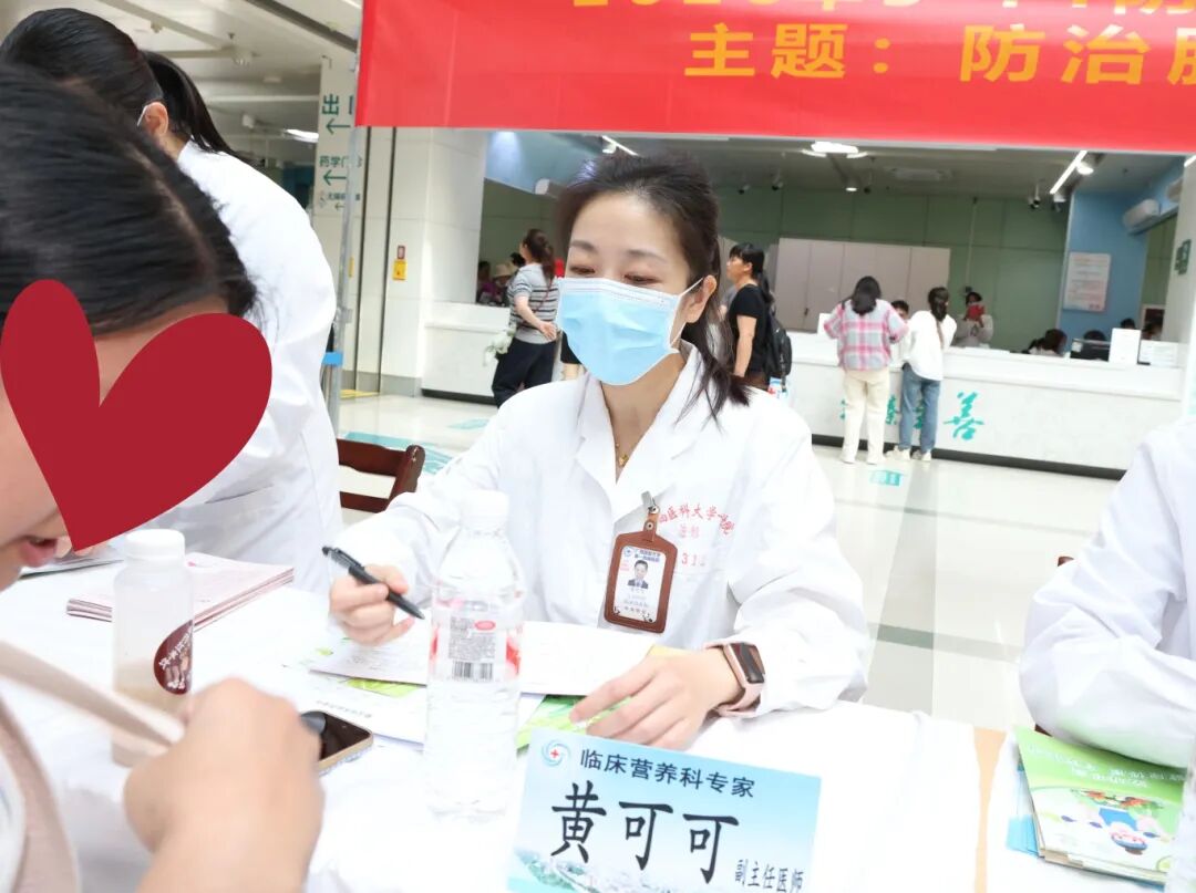 补齐家庭餐桌上的「三个缺」，这样搭配才营养|广西医科大一附院开展 2026 全民营养周暨中国学生营养日义诊