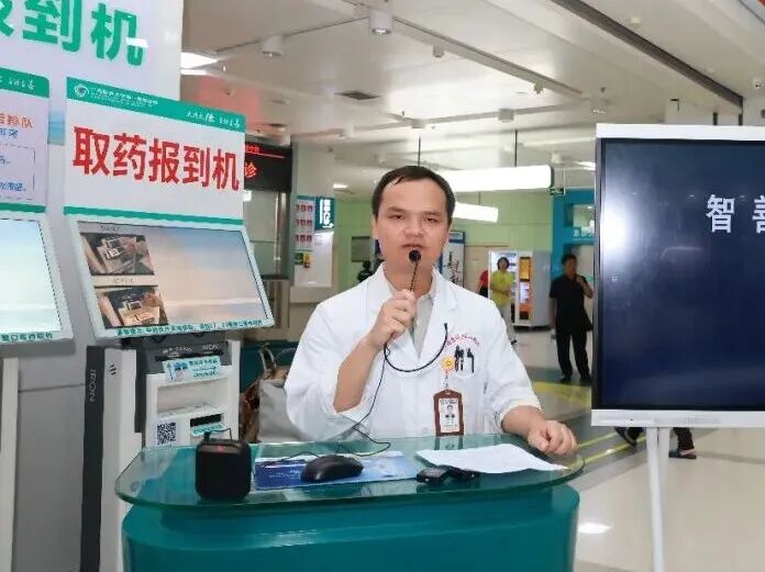 强直性脊柱炎、脊柱侧弯……怎么办?|广西医科大一附院联合北京大学第一医院举办「智善脊梁工程」 广西义诊救助活动