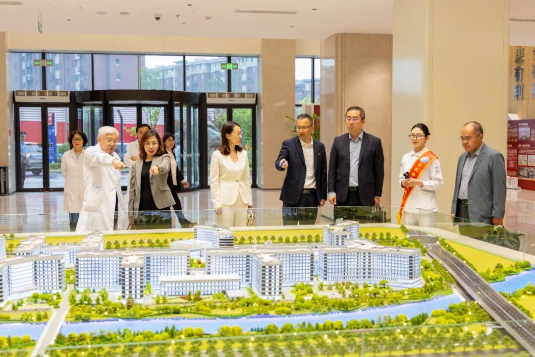 深化医教协同 共筑发展新篇——大连医科大学医学影像学院到辽宁方大总医院参观交流