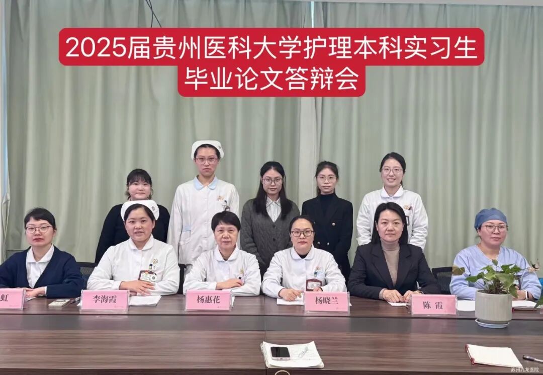 守护「老小孩」的 14 年：她是一名护士，也是……