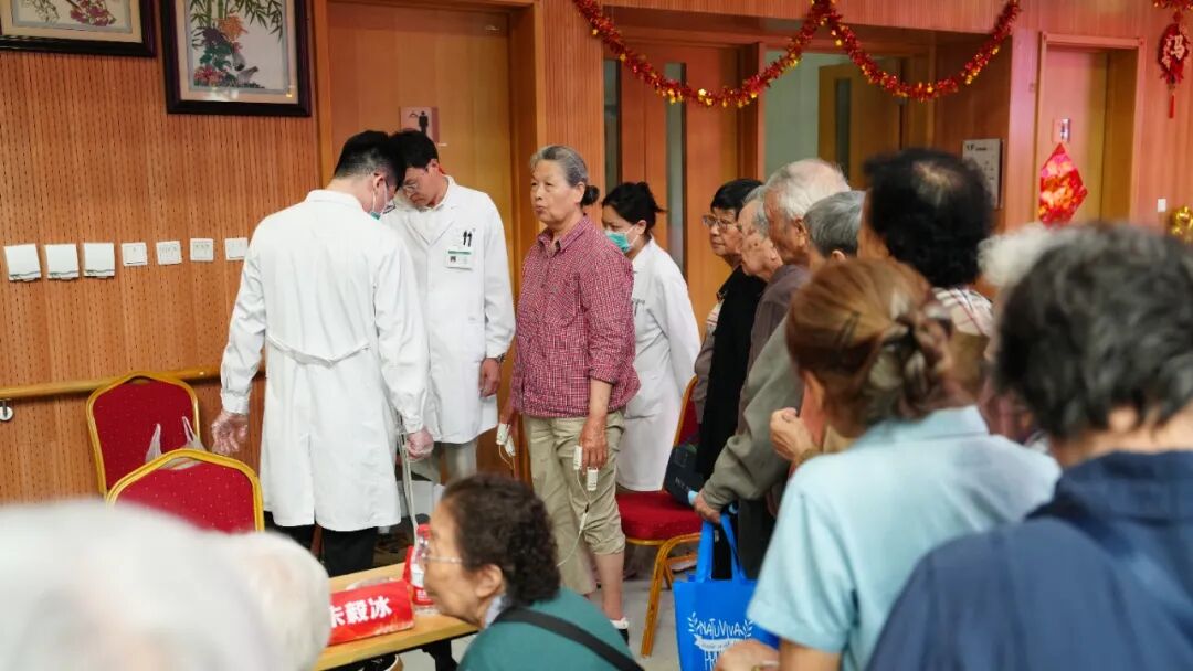 2026 全民营养周 | 燕达医院营养科走进燕达养护中心开展「营养餐桌 家庭健康」主题讲座义诊