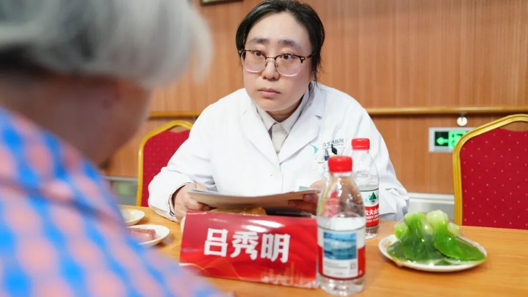 2026 全民营养周 | 燕达医院营养科走进燕达养护中心开展「营养餐桌 家庭健康」主题讲座义诊