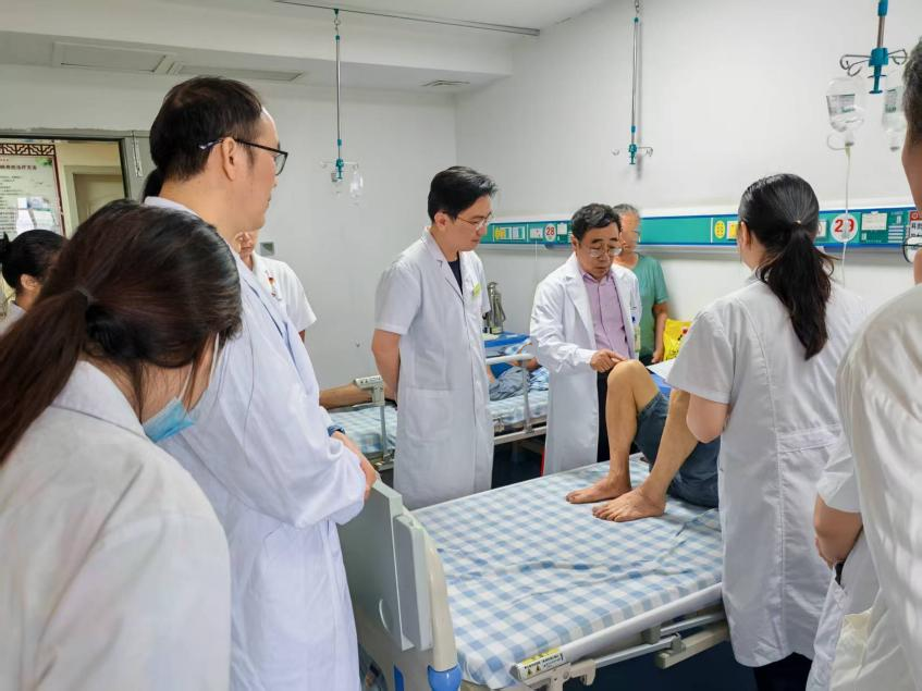 广西「名中医八桂行」 | 毛德文名中医团队赴容县中医医院活动纪实