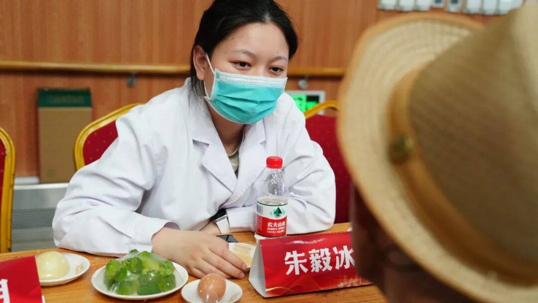 2026 全民营养周 | 燕达医院营养科走进燕达养护中心开展「营养餐桌 家庭健康」主题讲座义诊