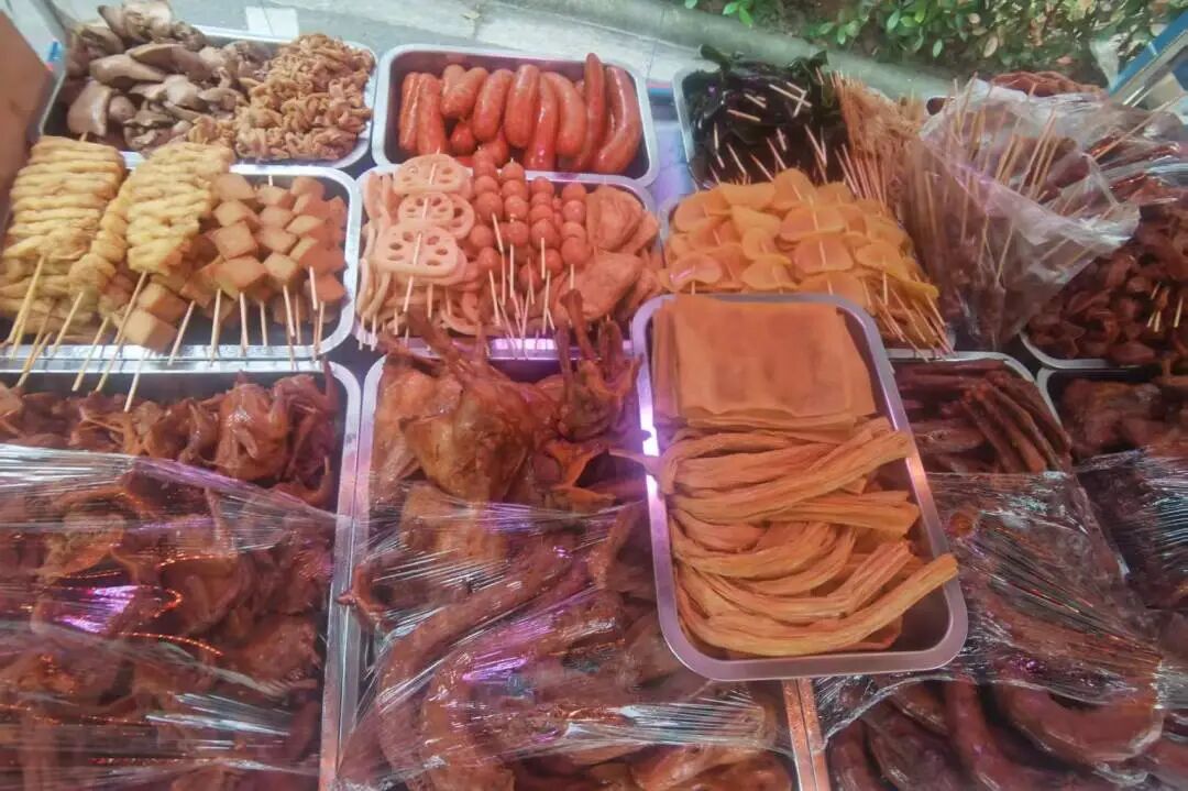 干饭人集合!明州医院第三届美食节开吃,小龙虾蛋糕鸭货管够!