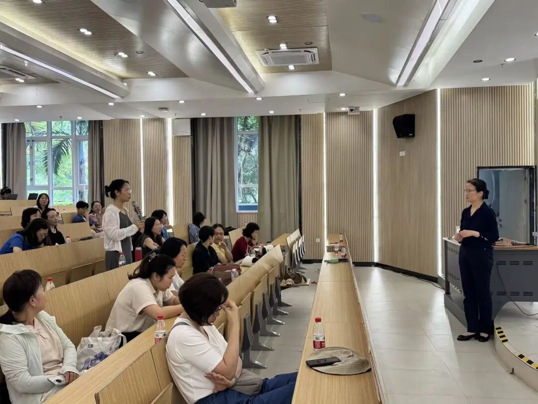 深圳市妇幼保健院体检科进校园开展女性内分泌健康专题讲座