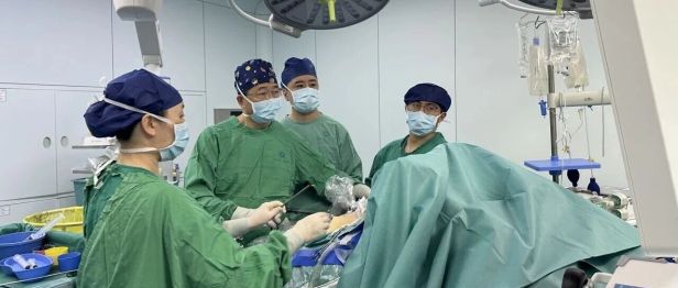 把切口藏进乳晕！我院完成增城区首例经乳晕腔镜下甲状腺全切+侧颈区淋巴结清扫术
