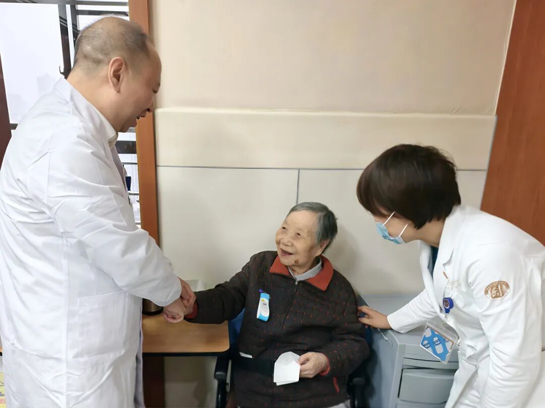 520 关爱职工日｜「医」心向暖  「卫」爱同行 红会医院集团暖心赋能医者担当