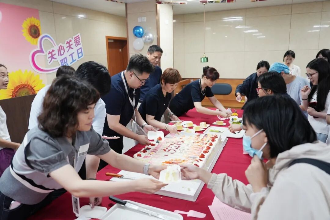 520 关爱职工日｜「医」心向暖  「卫」爱同行 红会医院集团暖心赋能医者担当