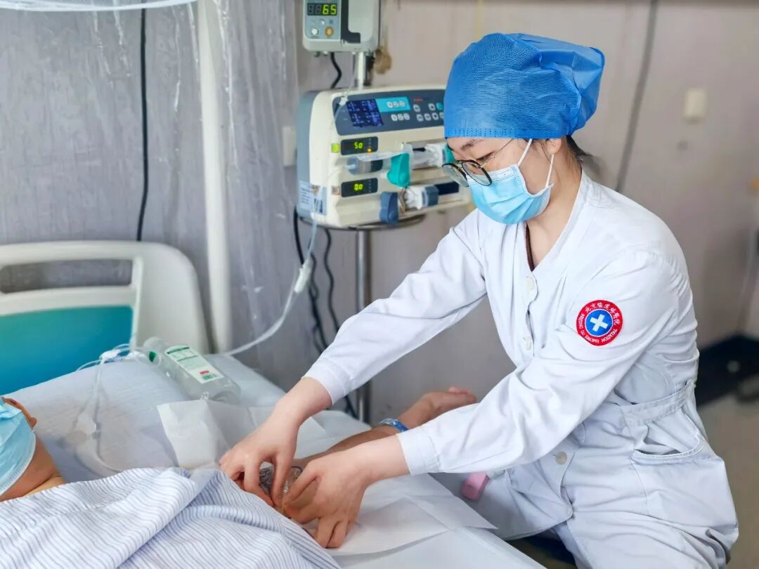 护士节特辑 | 八病区李瑞株:守护「生命管路」的专科深耕者