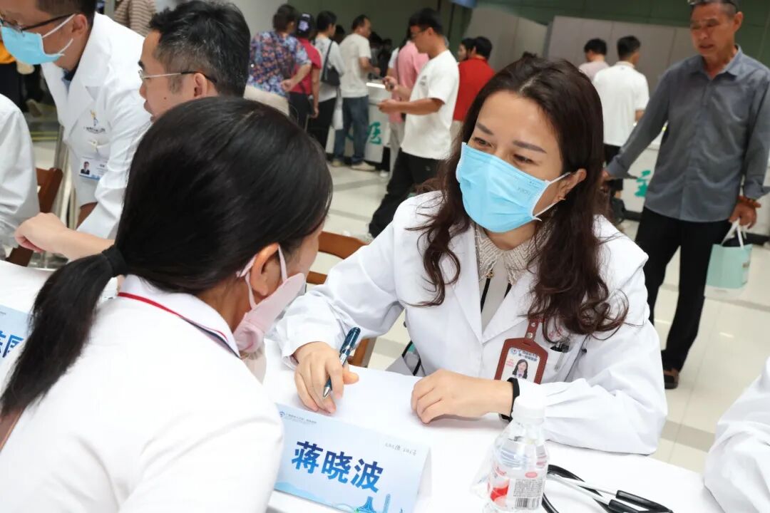 一份「有温度的健康礼」 | 广西医科大一附院开展 2026 年世界家庭医生日主题义诊活动