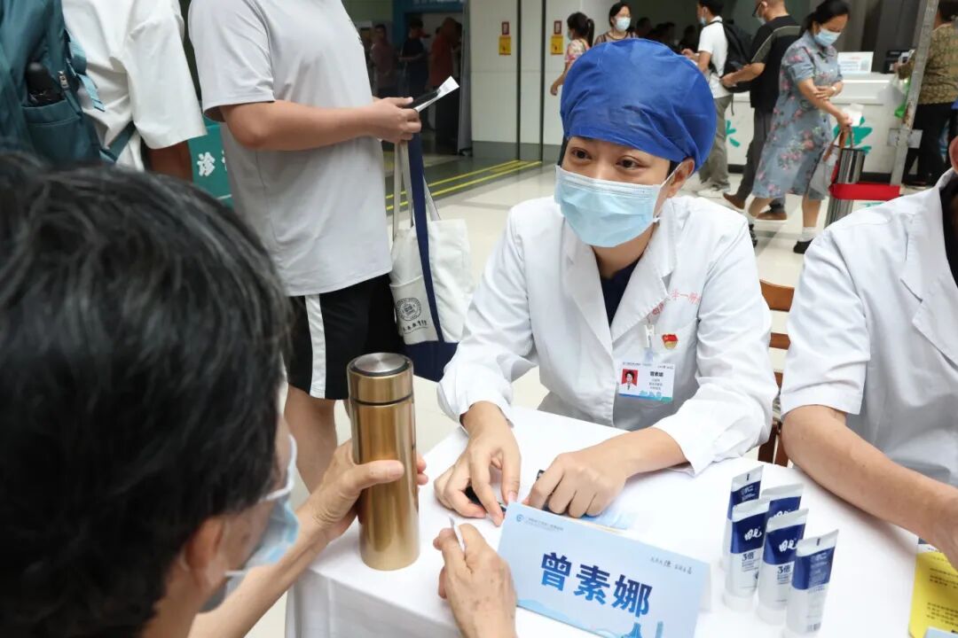 一份「有温度的健康礼」 | 广西医科大一附院开展 2026 年世界家庭医生日主题义诊活动