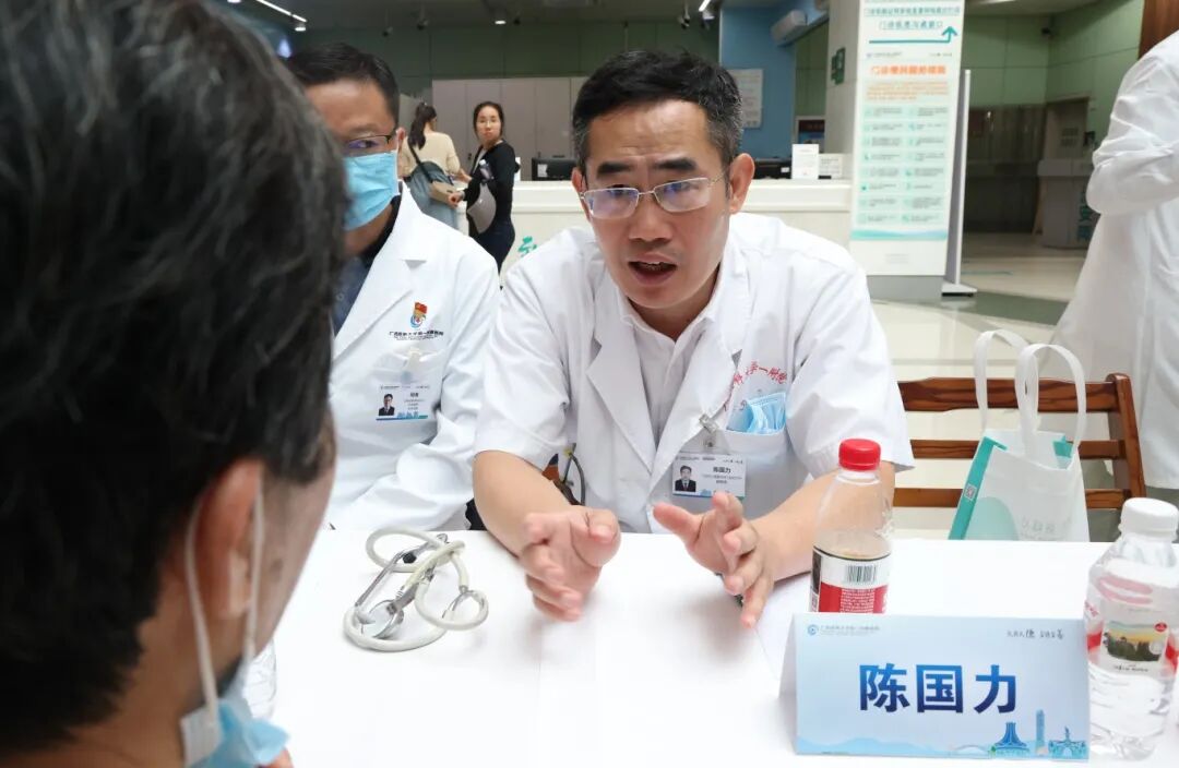 一份「有温度的健康礼」 | 广西医科大一附院开展 2026 年世界家庭医生日主题义诊活动