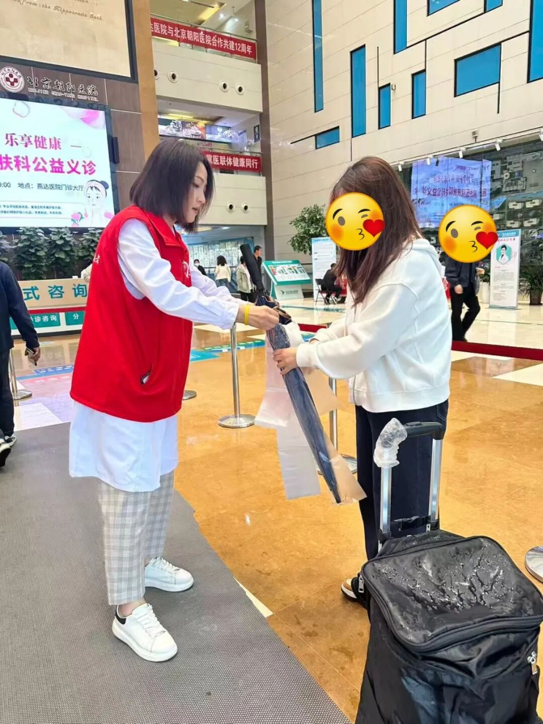 雨天守护 温情相伴|燕达医院暖心举措,护航风雨就医路