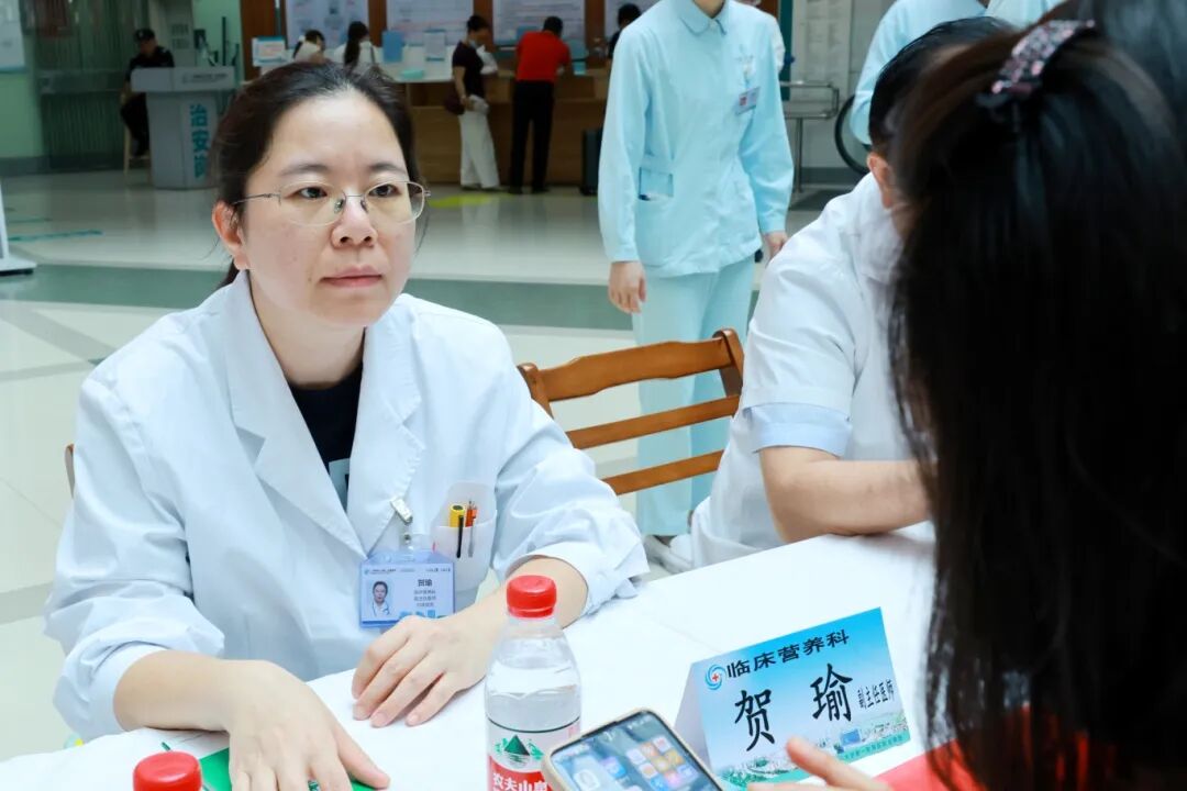 拾光同行,治愈你我丨广西医科大一附院举行第 17 个「世界炎症性肠病日」义诊活动