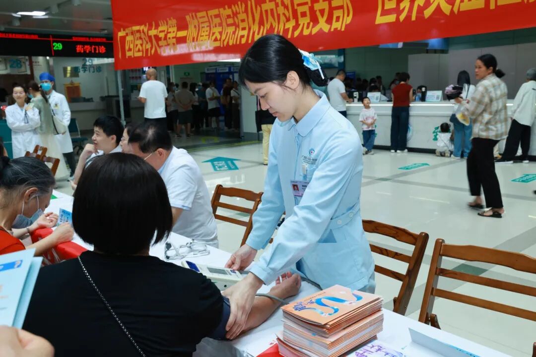 拾光同行,治愈你我丨广西医科大一附院举行第 17 个「世界炎症性肠病日」义诊活动