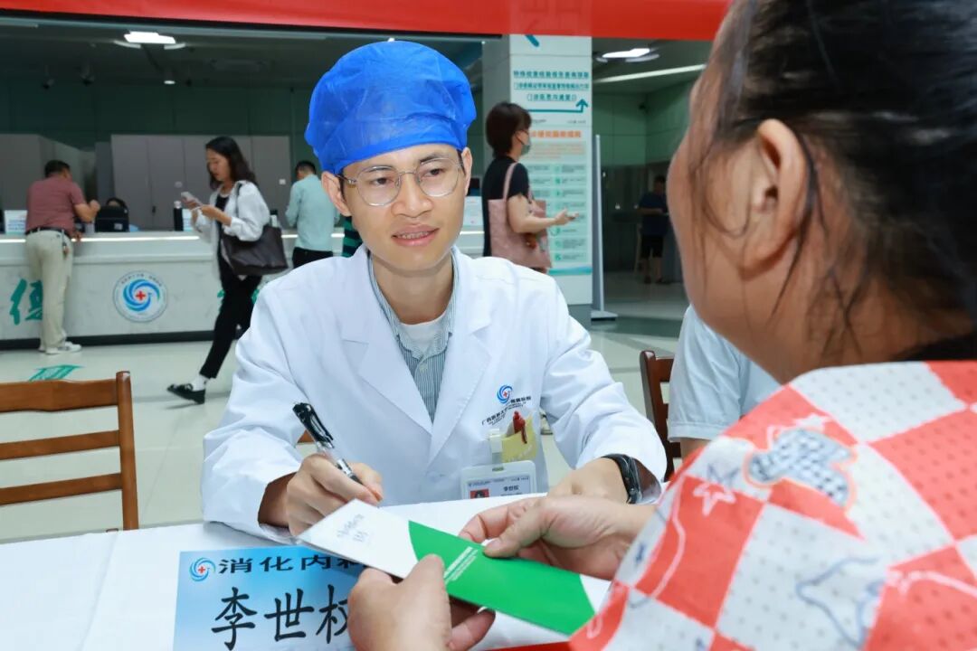 拾光同行,治愈你我丨广西医科大一附院举行第 17 个「世界炎症性肠病日」义诊活动