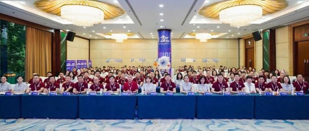 以梦铸甲·再战新程| 2026 年华厦眼科医院集团屈光运营年度工作会议顺利召开！
