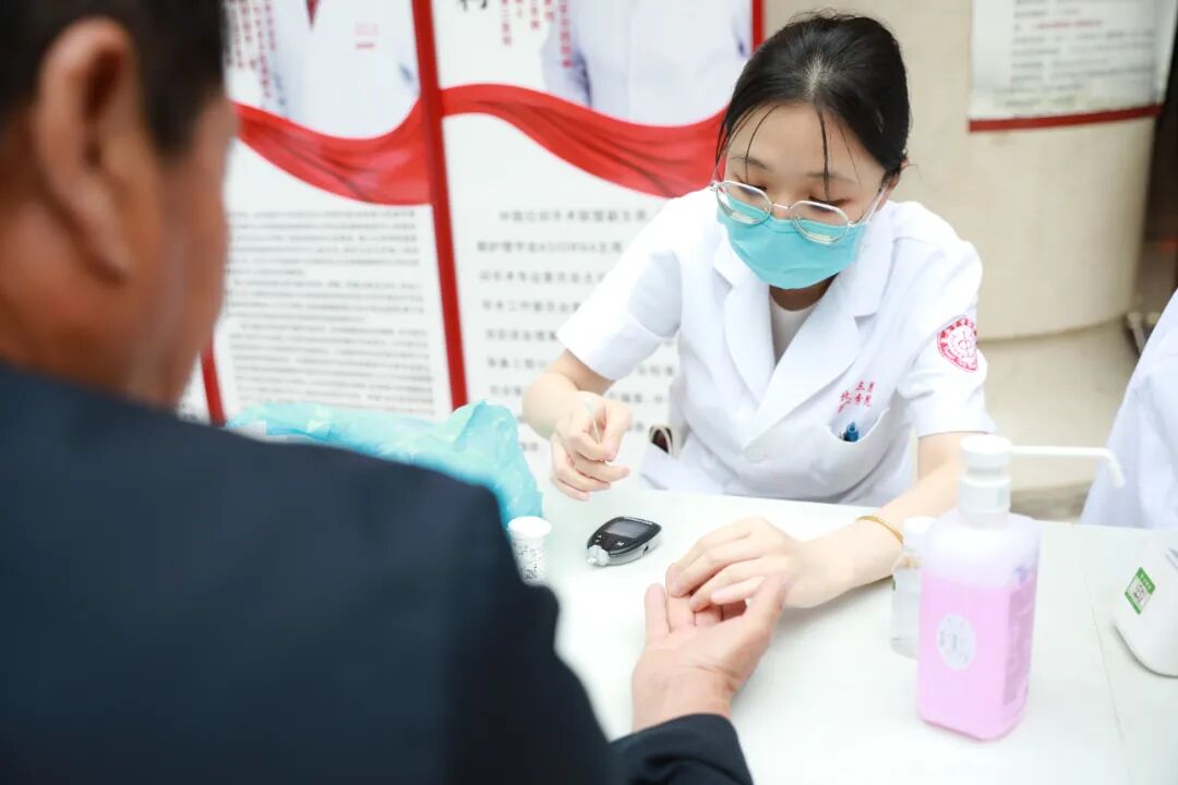 我院内分泌开展 2026 年「国际甲状腺知识宣传周」义诊宣传活动,守护您的甲状腺健康!