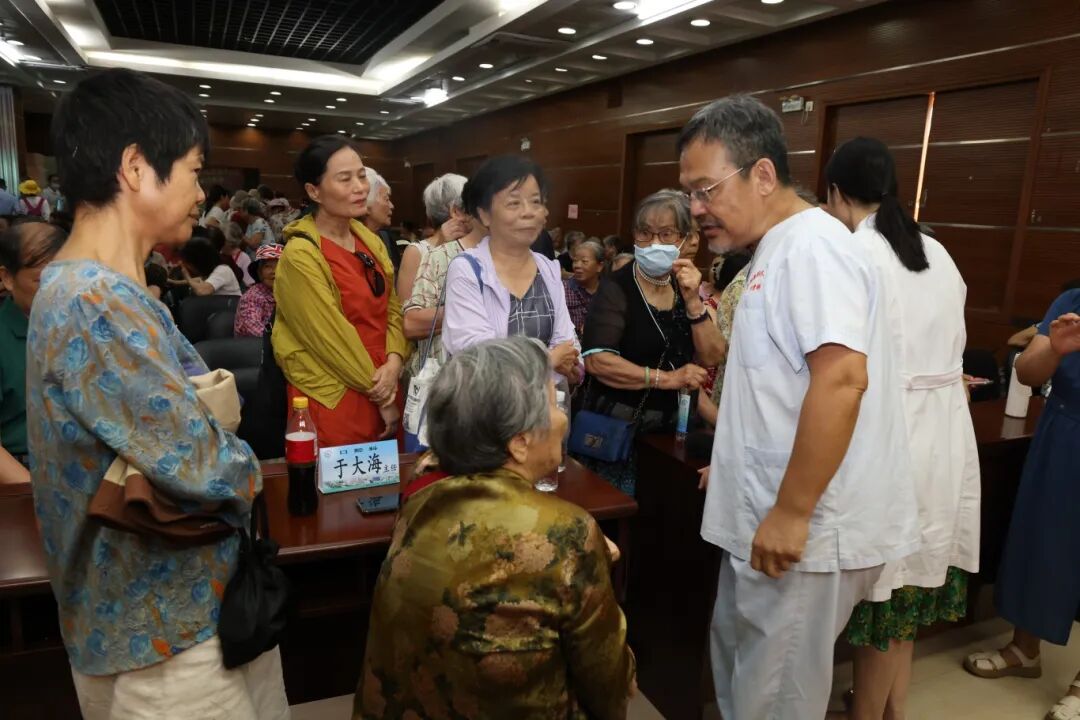 健康的老年生活，从「齿」开始 | 广西医科大一附院举办举办第七期银龄健康大讲堂暨口腔健康科普义诊活动