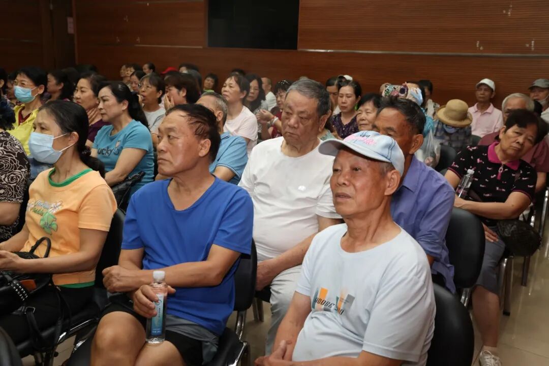 健康的老年生活，从「齿」开始 | 广西医科大一附院举办举办第七期银龄健康大讲堂暨口腔健康科普义诊活动