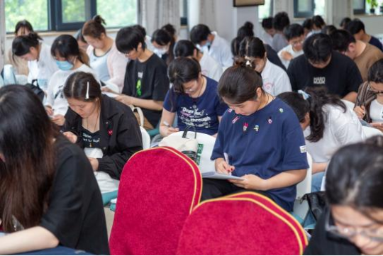 「匠心育桃李，薪火传岐黄」—— 我院圆满完成 2026 年上半年河南中医药大学实习生结业考核工作