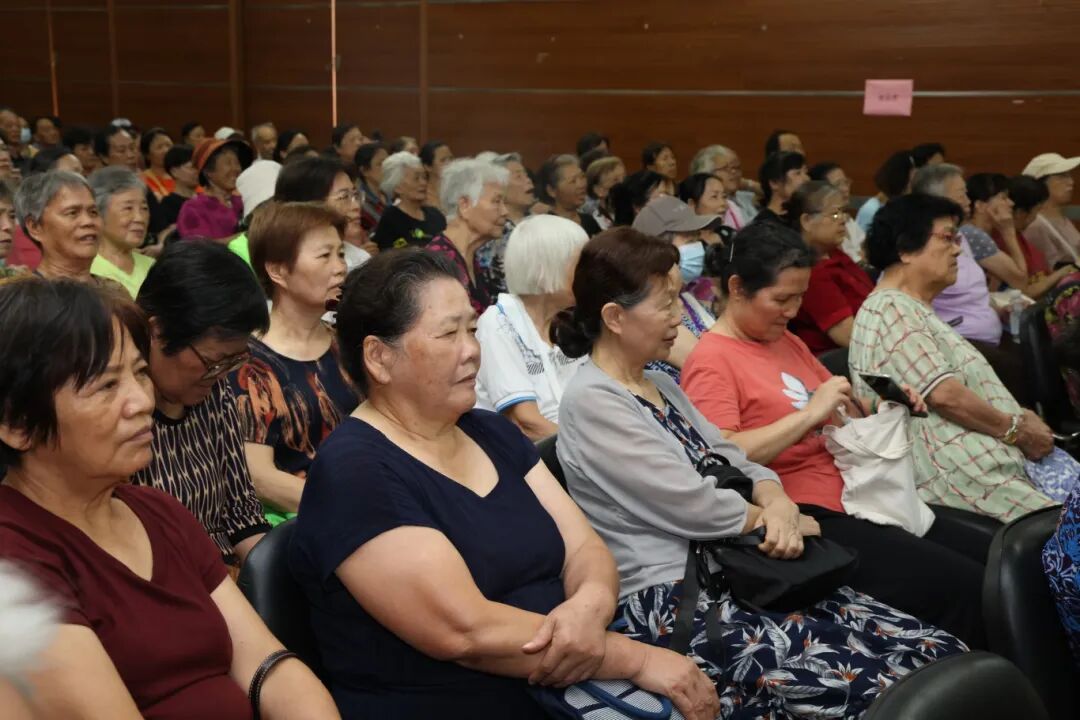 健康的老年生活，从「齿」开始 | 广西医科大一附院举办举办第七期银龄健康大讲堂暨口腔健康科普义诊活动