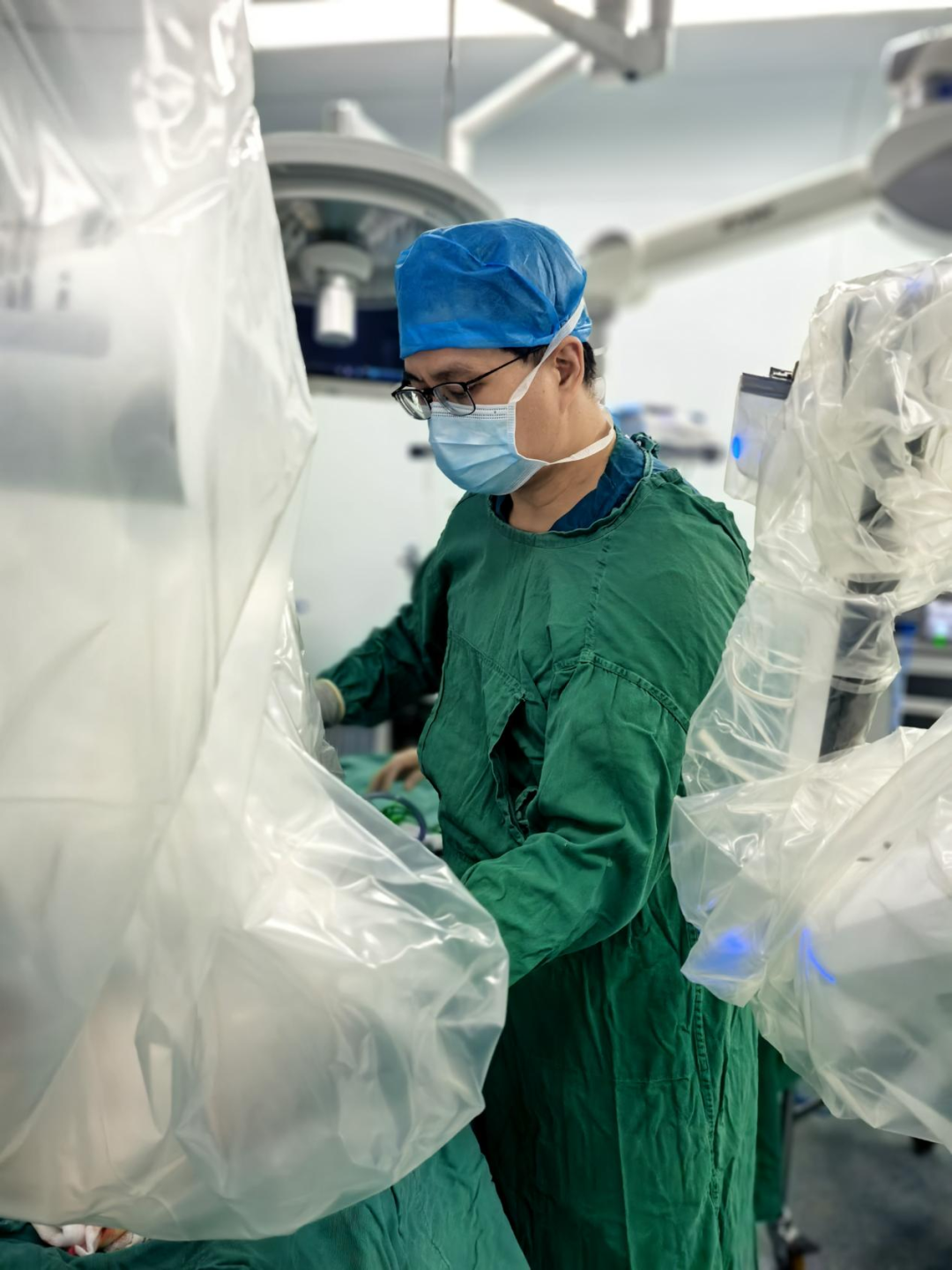 郑州市中心医院精准施行机器人甲状腺癌手术,颈部无痕