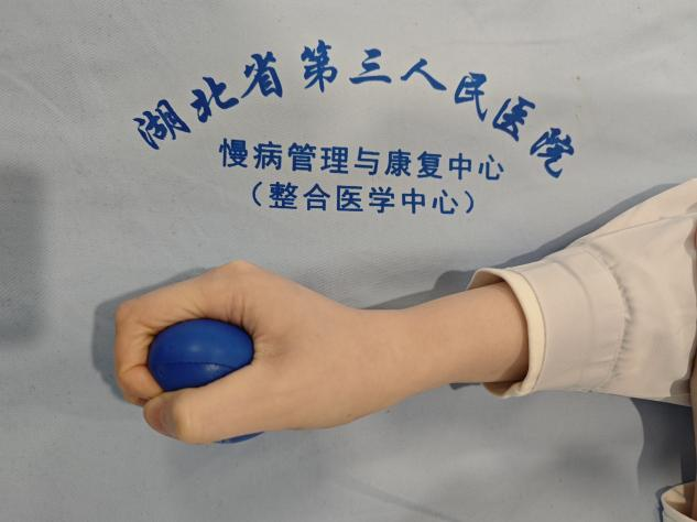 中山医声 | 手指伸屈卡顿、有弹响?了解「妈妈手」的日常防护与康复