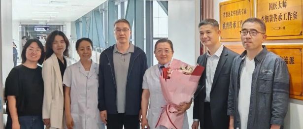 长治市科协领导慰问我院中医药科技工作者张跃英